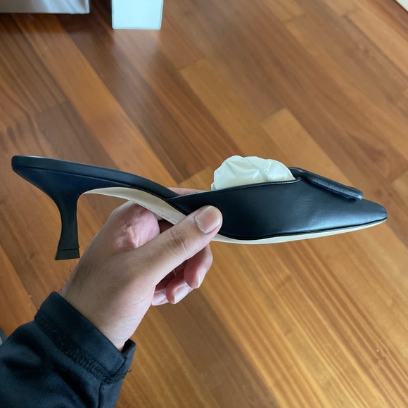 Manolo Blahnik Kitten heels - Picture 3 of 6